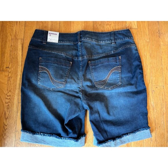 NWT Lane Bryant Size 18 Genius Fit Bermuda Jean Shorts 10" Inseam - Picture 2 of 5